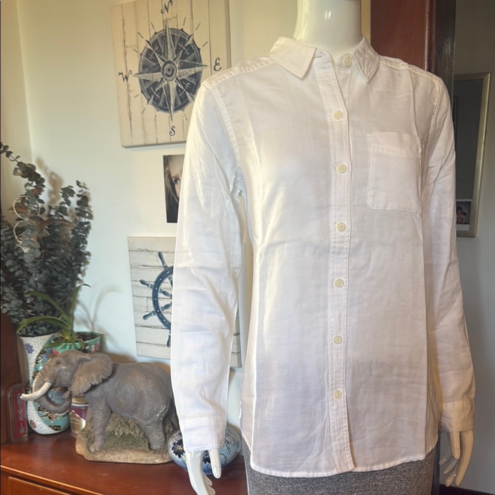 NWT Eddie Bauer size small White Casual Button Down Shirt Crisp Cotton